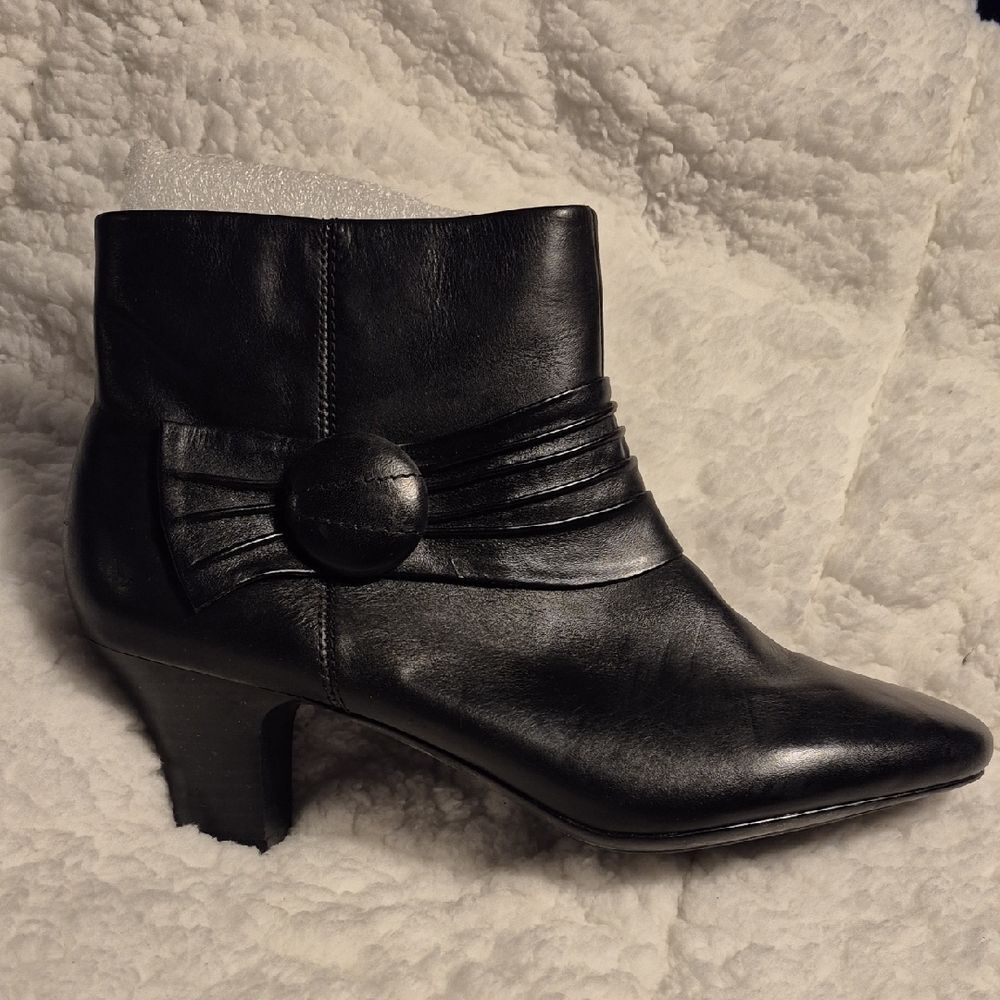 Strictly Comfort Women's 11M Black Leather Booties - NWOT (see comments)